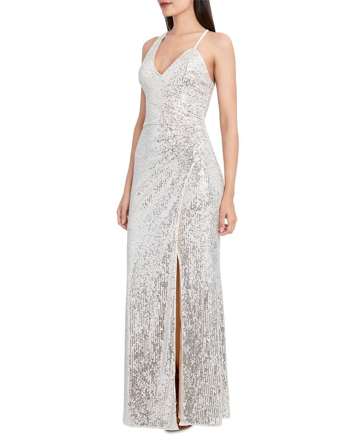 Vestido de noche metalizado con efecto cruzado en aguamarina