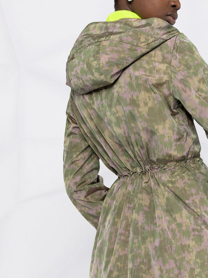 Abrigo con cordón en la cintura con estampado de camuflaje Herno MSRP $ 1065 Tamaño 44 # 18B 175 NUEVO