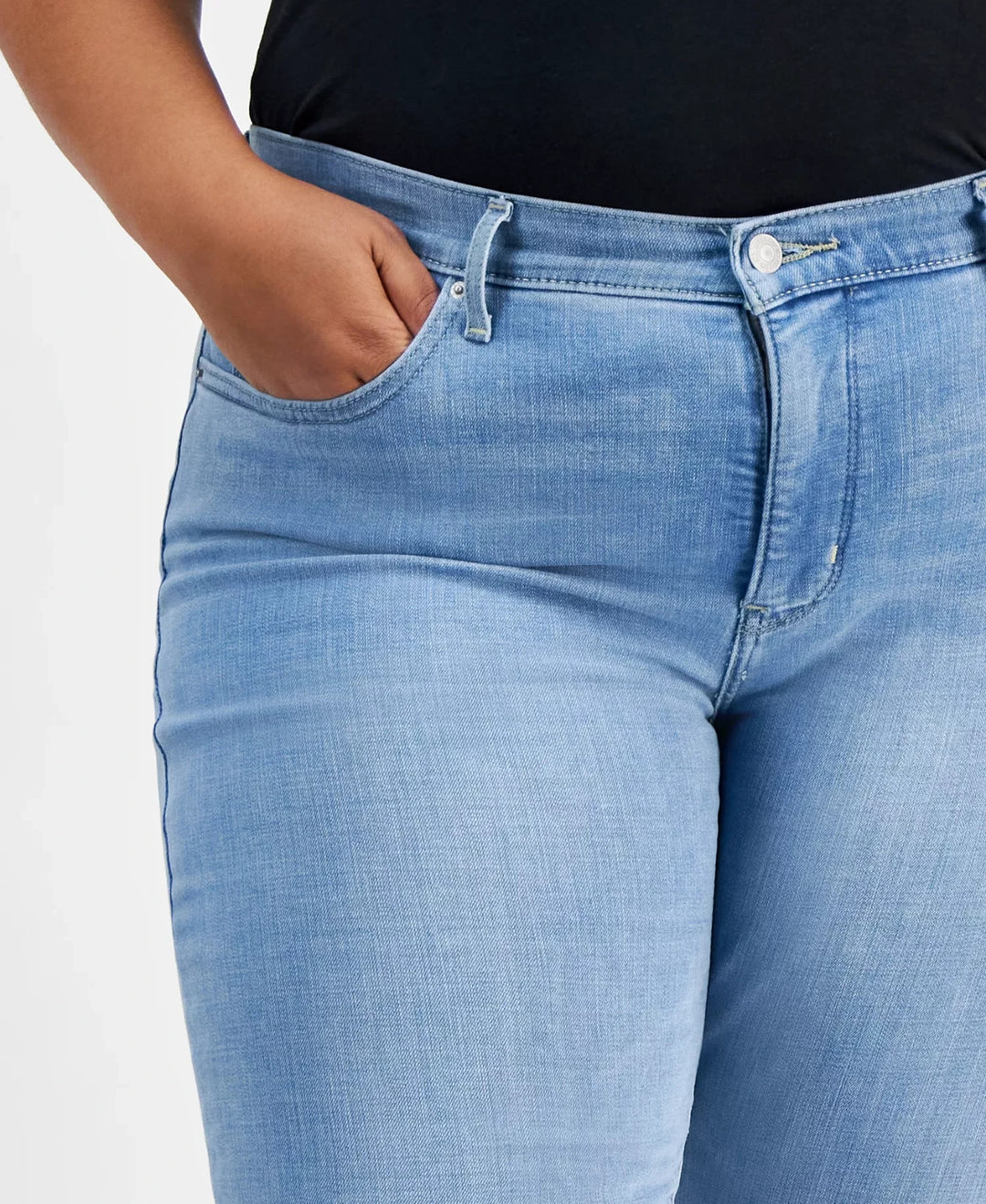 Levi's Trendy Plus Size 314 Mid-Rise Shaping Straight-Leg Jeans MSRP $69.50