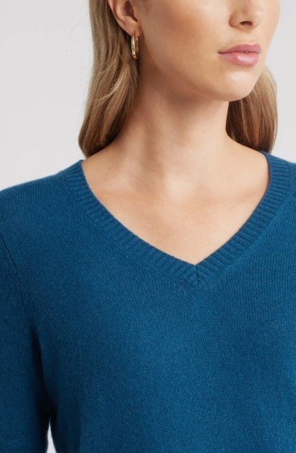 C by Bloomingdale's Cashmere V-Neck Cashmere Sweater MSRP $178