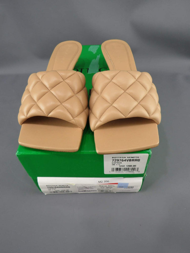 Bottega Veneta Women's Padded Quilted Slip On Sandals M2 356