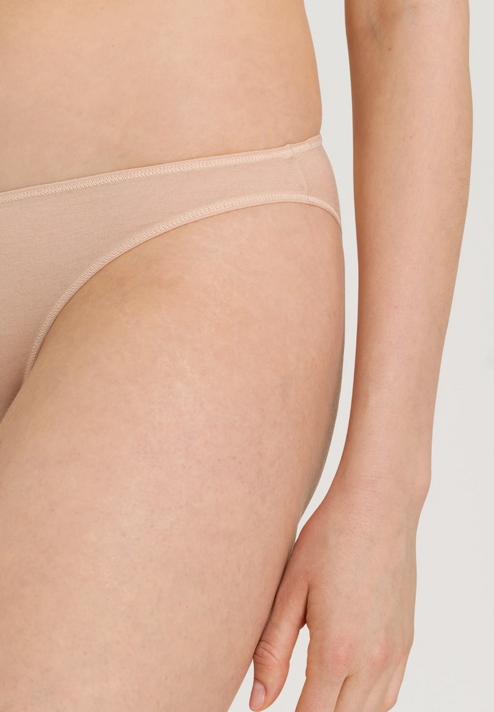 Hanro Women's Ultralight Bikini Panty in Beige MSRP $30