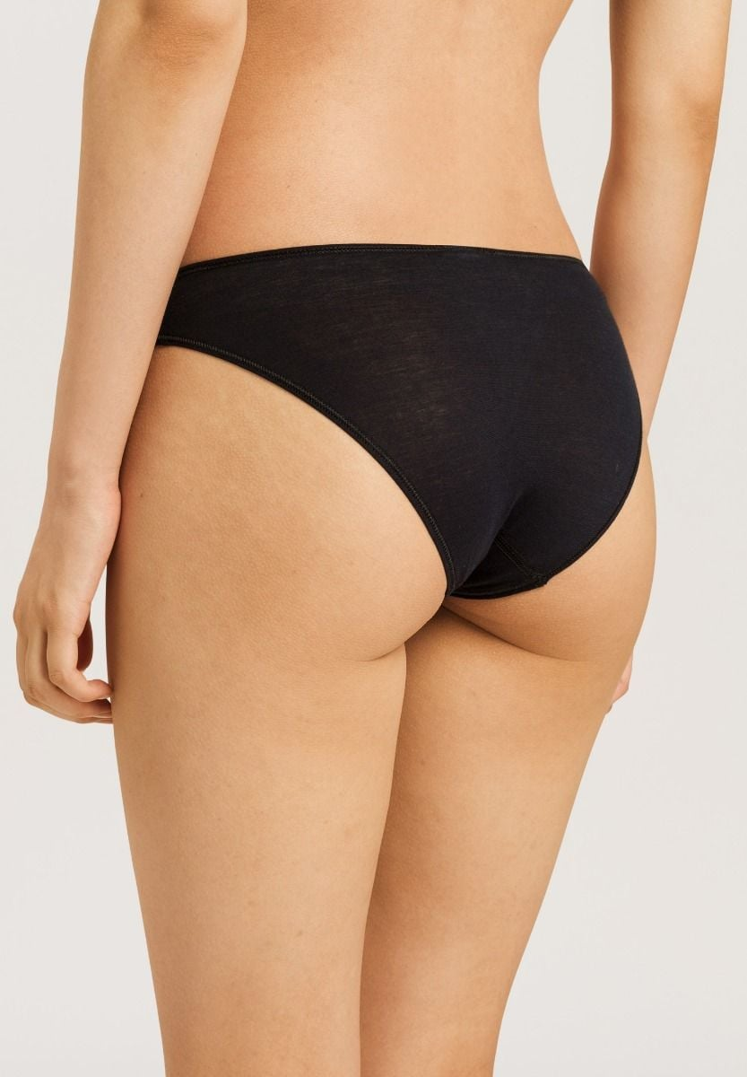 Hanro Women's Ultralight Bikini Panty in Black MSRP $30