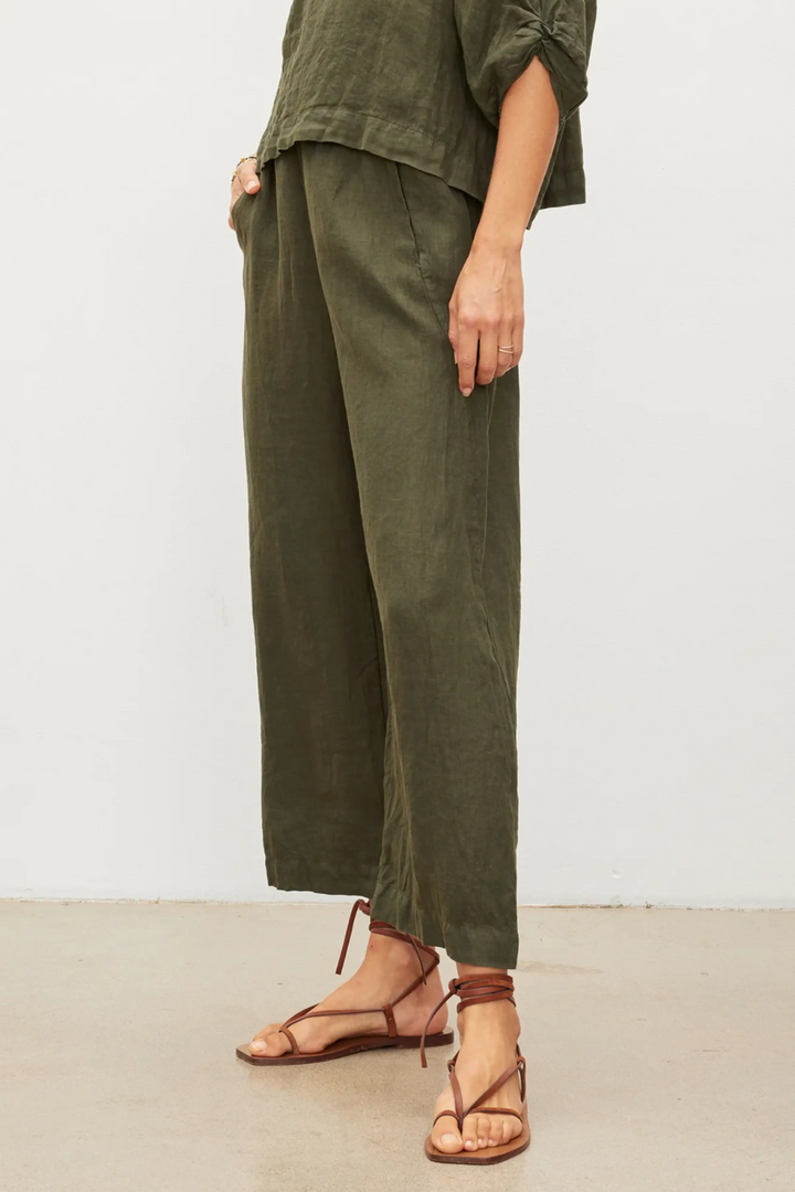 Velvet by Graham & Spencer Lola Pull On Linen Pants MSRP $189
