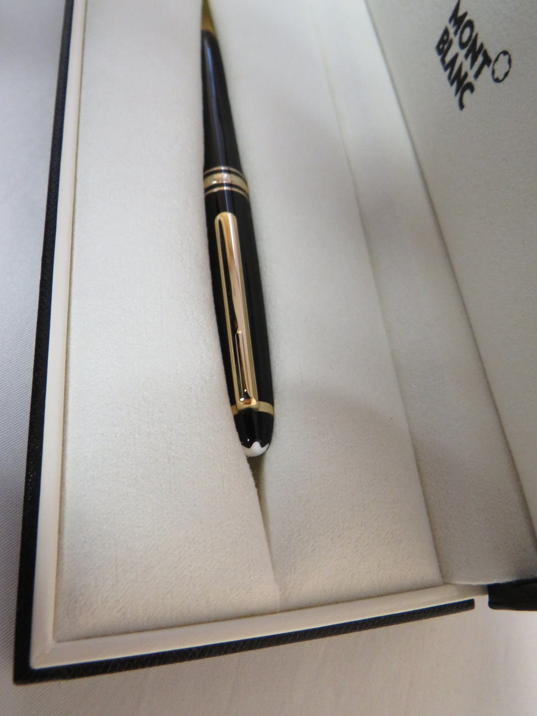 Montblanc Meisterstück Gold-Plated Black Resin Classique Ballpoint Pen