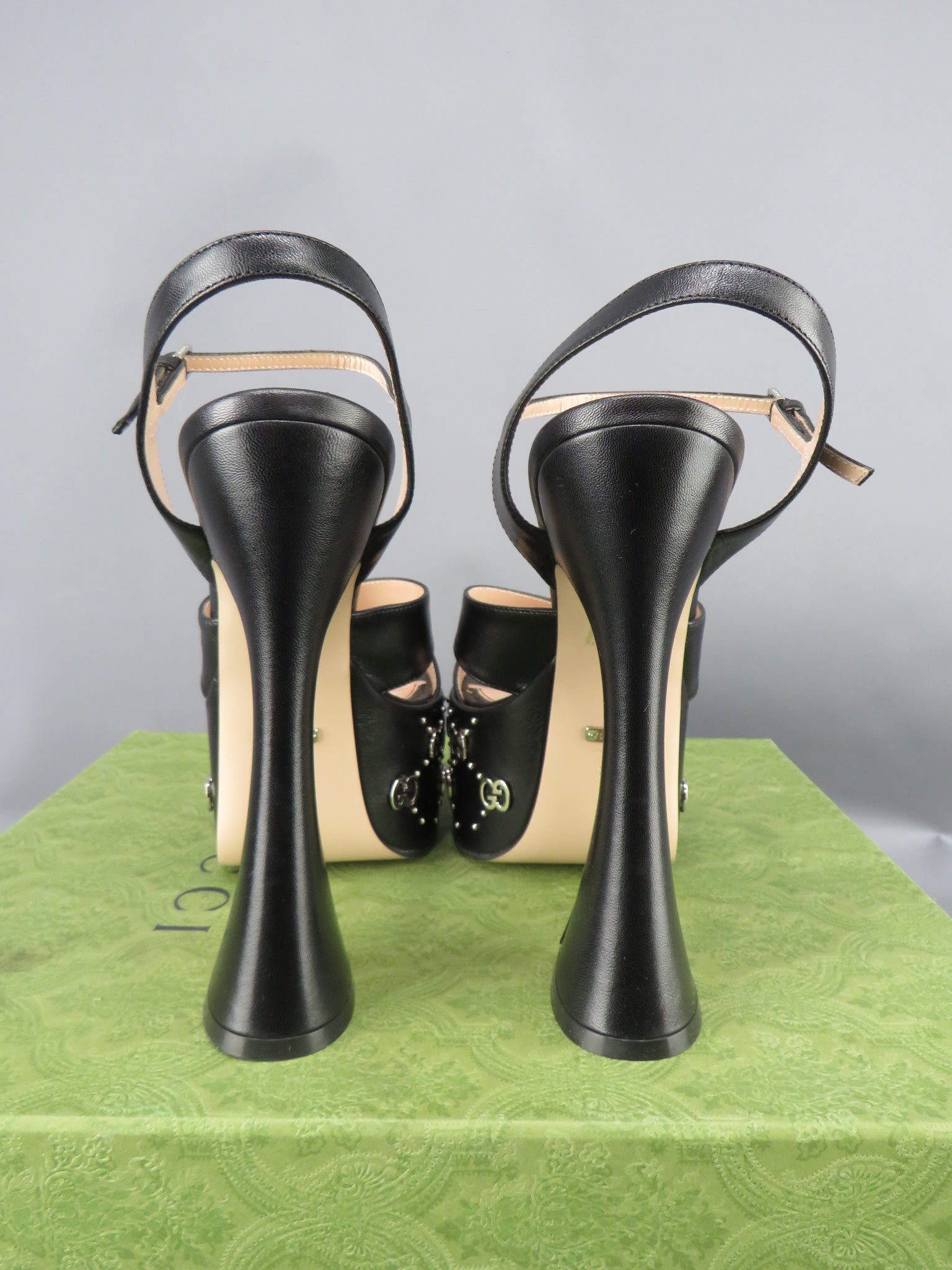 【GUCCI】gucci janaya sndl ld32 NEW GUCCI Janaya Interlocking G Studs Black Leather Platform