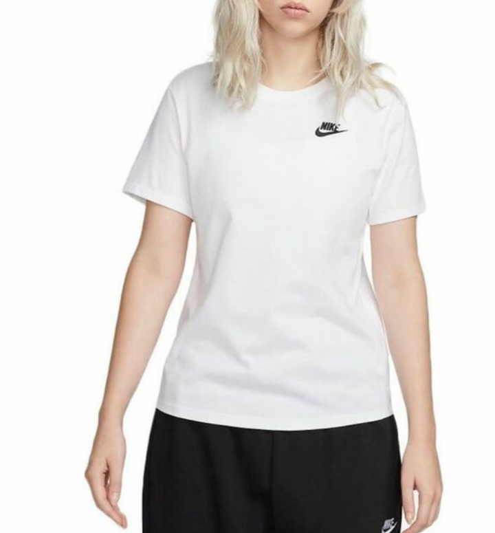 Nike Sportswear Club Essentials T-Shirt