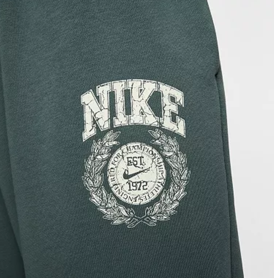 NIKE Sportswear Club Fleece Oversized Mid-Rise Sweatpants