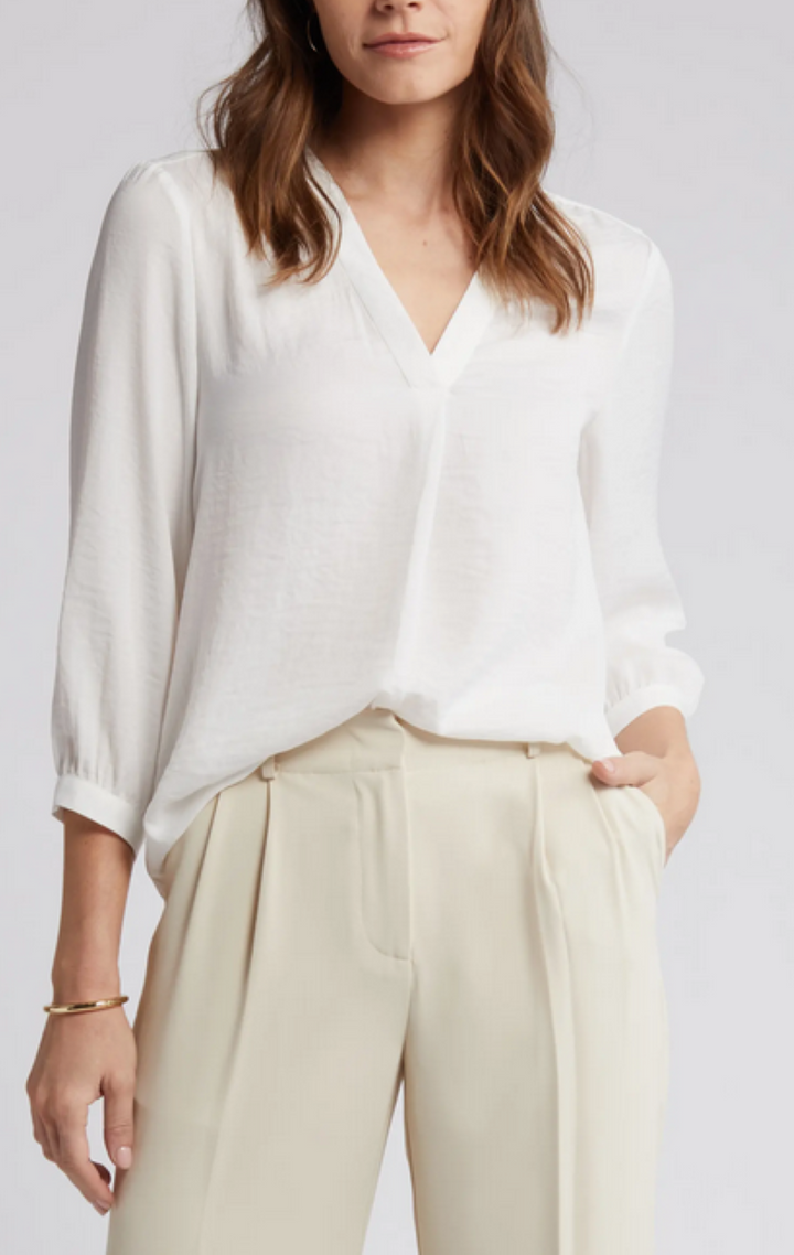 VINCE CAMUTO V-Neck Blouse