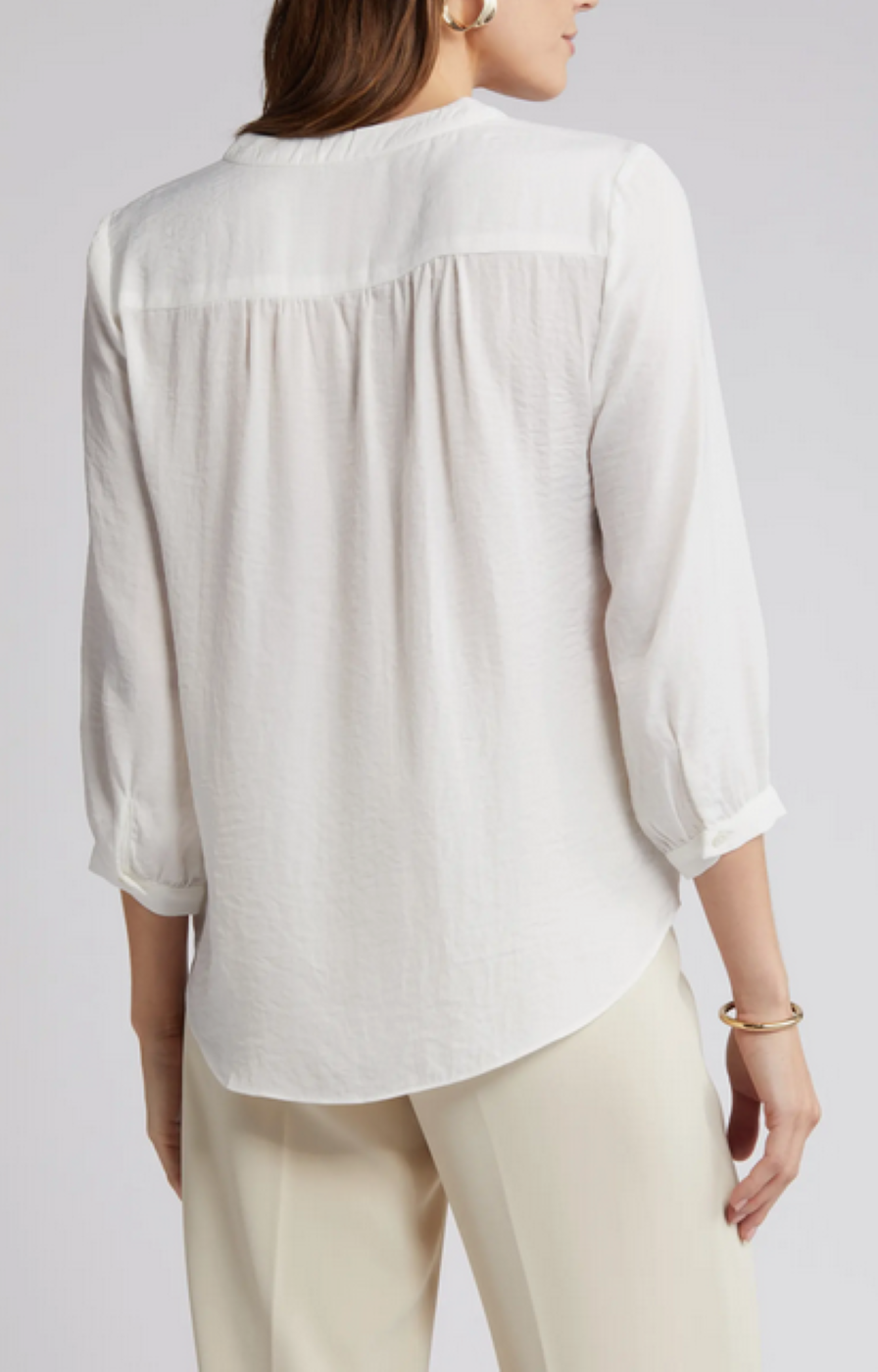 VINCE CAMUTO V-Neck Blouse