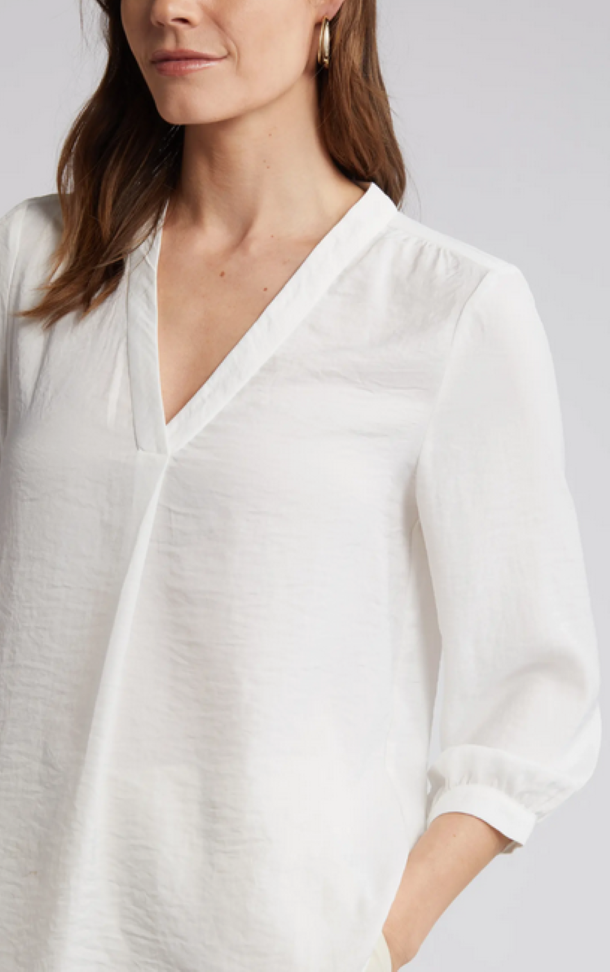 VINCE CAMUTO V-Neck Blouse