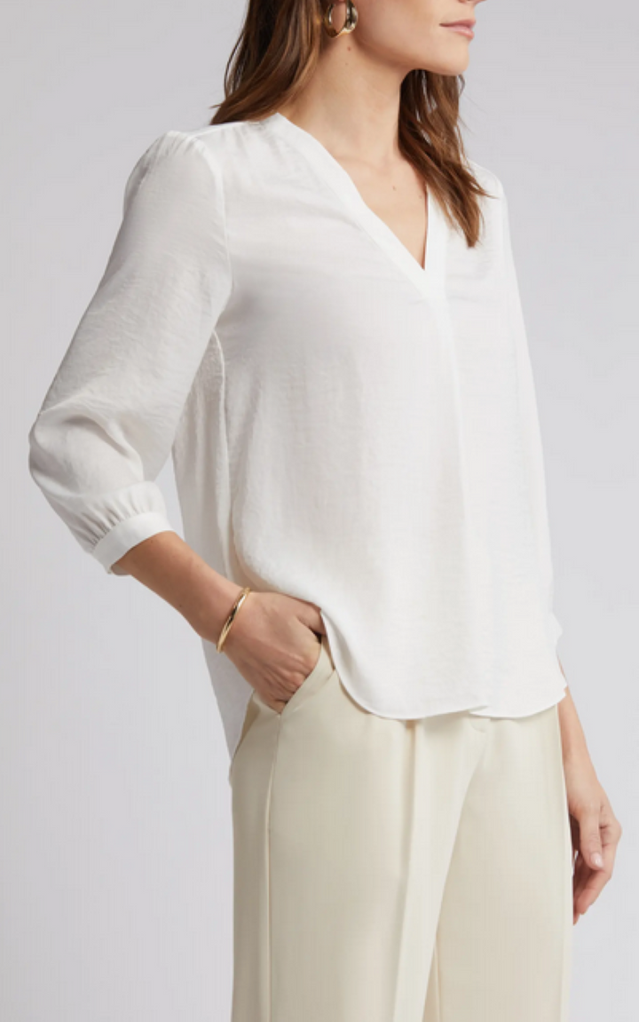 VINCE CAMUTO V-Neck Blouse