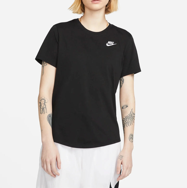 Nike Sportswear Club Essentials Tee